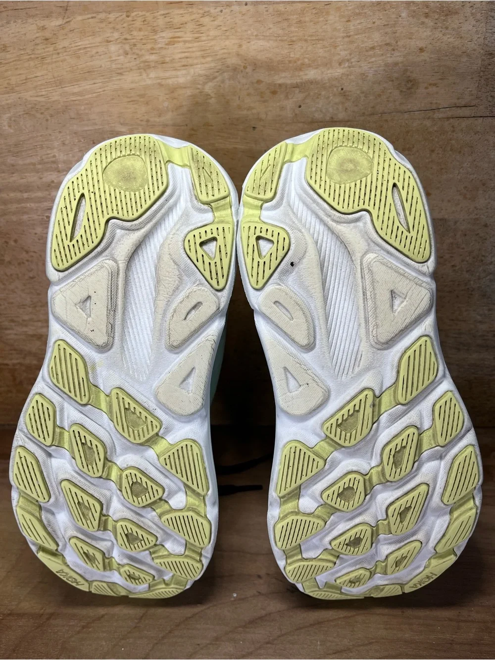 Hoka One One Clifton 9 REFLECTIVE Womens Size 6 Running Shoes Sneakers Mint